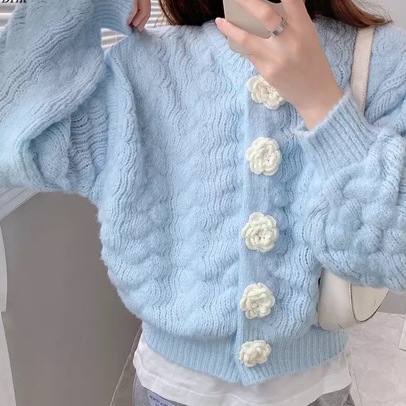 Floral cardigan sweater blue white flower button crochet long sleeve chic - Picture 8 of 9